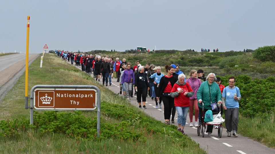 Mandag gik 2430 kvinder tur langs Vestkysten til Ladywalk i Agger. Til næste år drømmer arrangørerne om flere deltagere end i København. <i>Foto: Shanti Lfe</i>