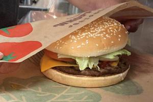 Årets vildeste dag: Burgerkæde forbereder sig på massivt besøg og kærlighedserklæringer