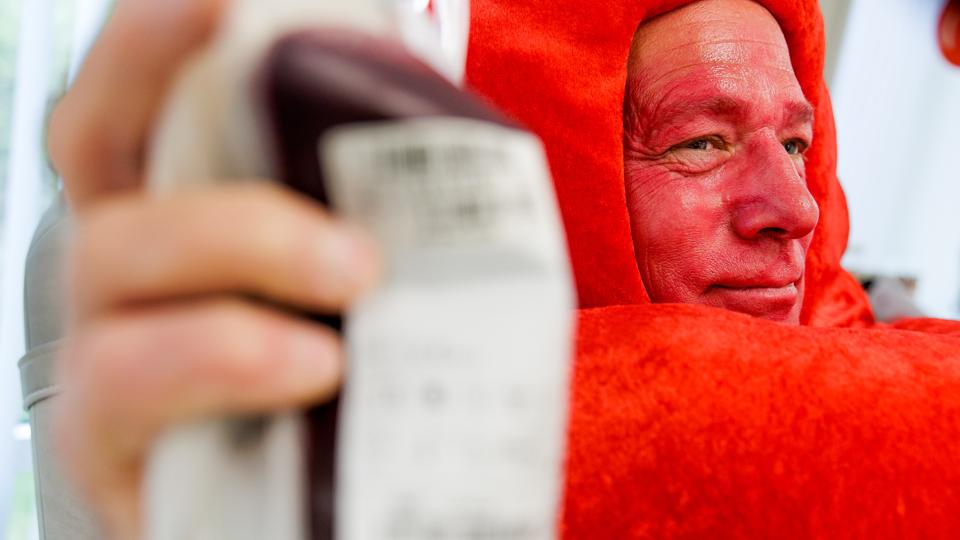 I 30 år har Ivan Kanstrup været frivillig bloddoner. <i>Foto: Bo Lehm</i>