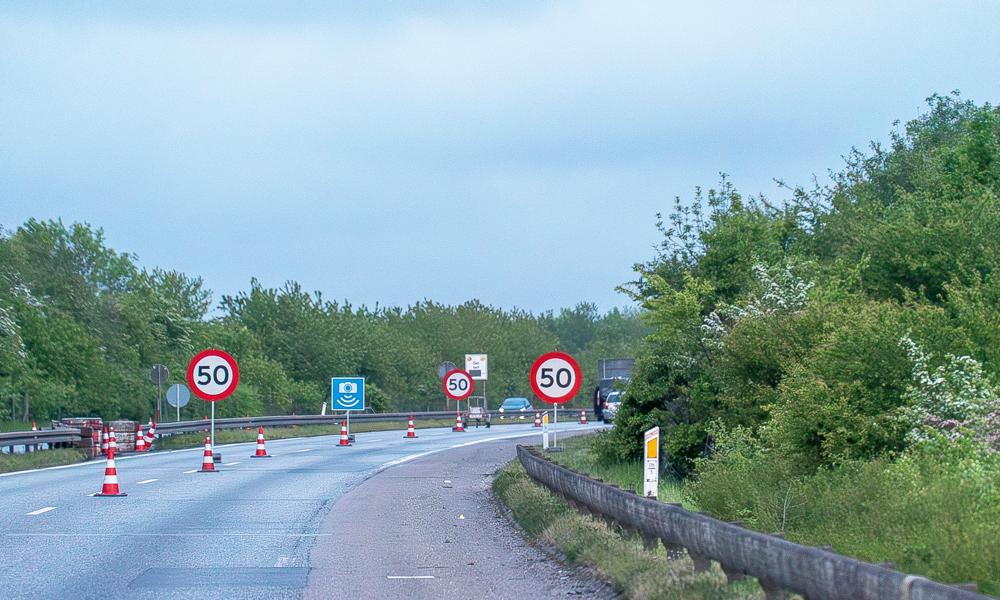 Frem mod sommerferien må trafikanterne forvente længere rejsetid i perioder, imens der udføres belægningsarbejde i midterrabatten og nødsporet langs E45 Aarhus Syd til Nord. 