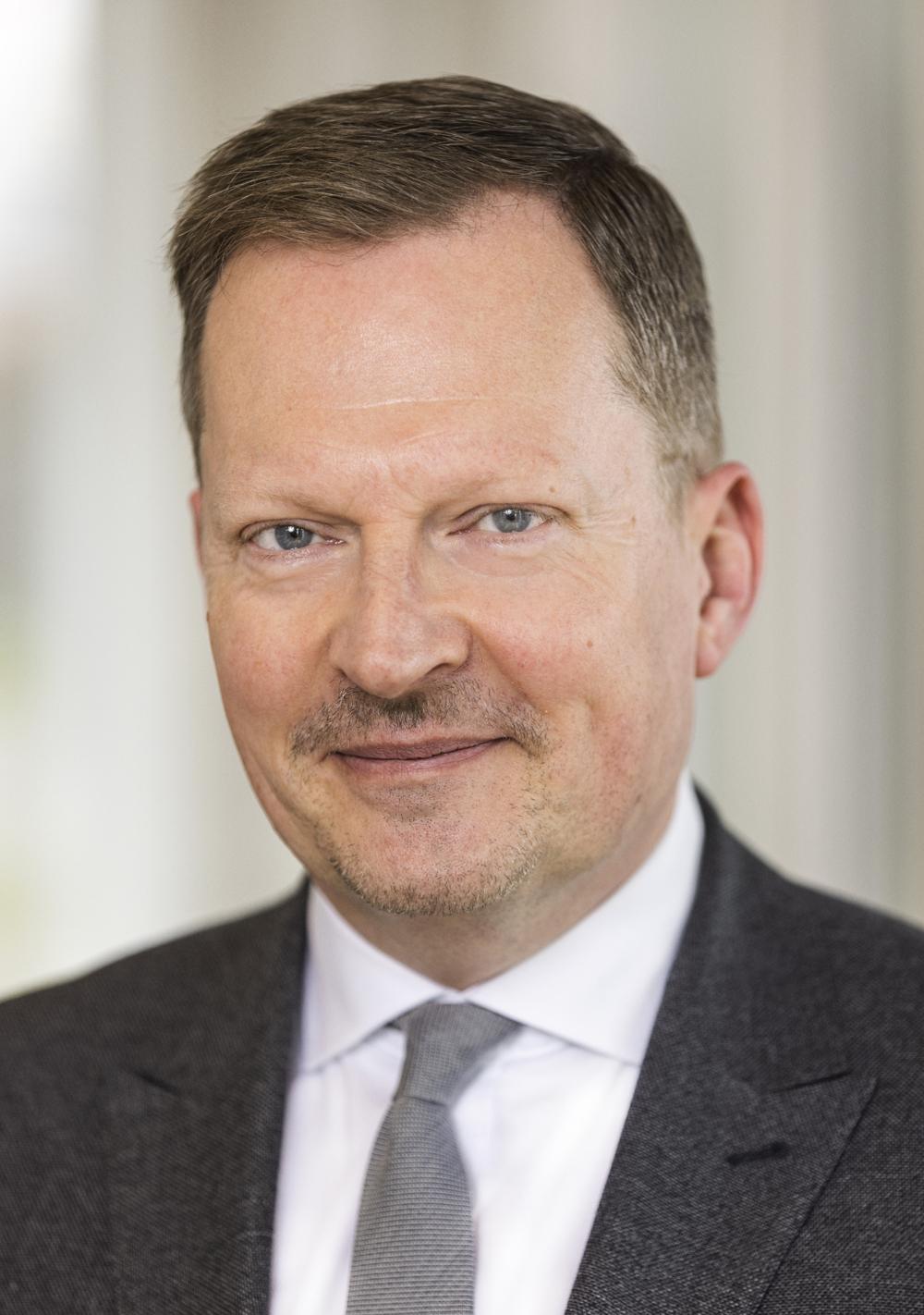 Jesper Beinov, direktør i SMV Danmark, vil have mindre papirarbejde - så kommer de udsatte i job.