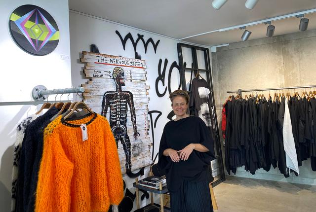 Louise Weinreichs tøjbutik, Studio Grundahl, rykker to numre op ad Nørregade.