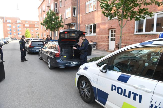 Nordjyllands Politi er fredag aften 26. maj i færd med at undersøge mystiske blodspor i Aalborgs Vestby - helt præcist i Olfert Fischers Gade