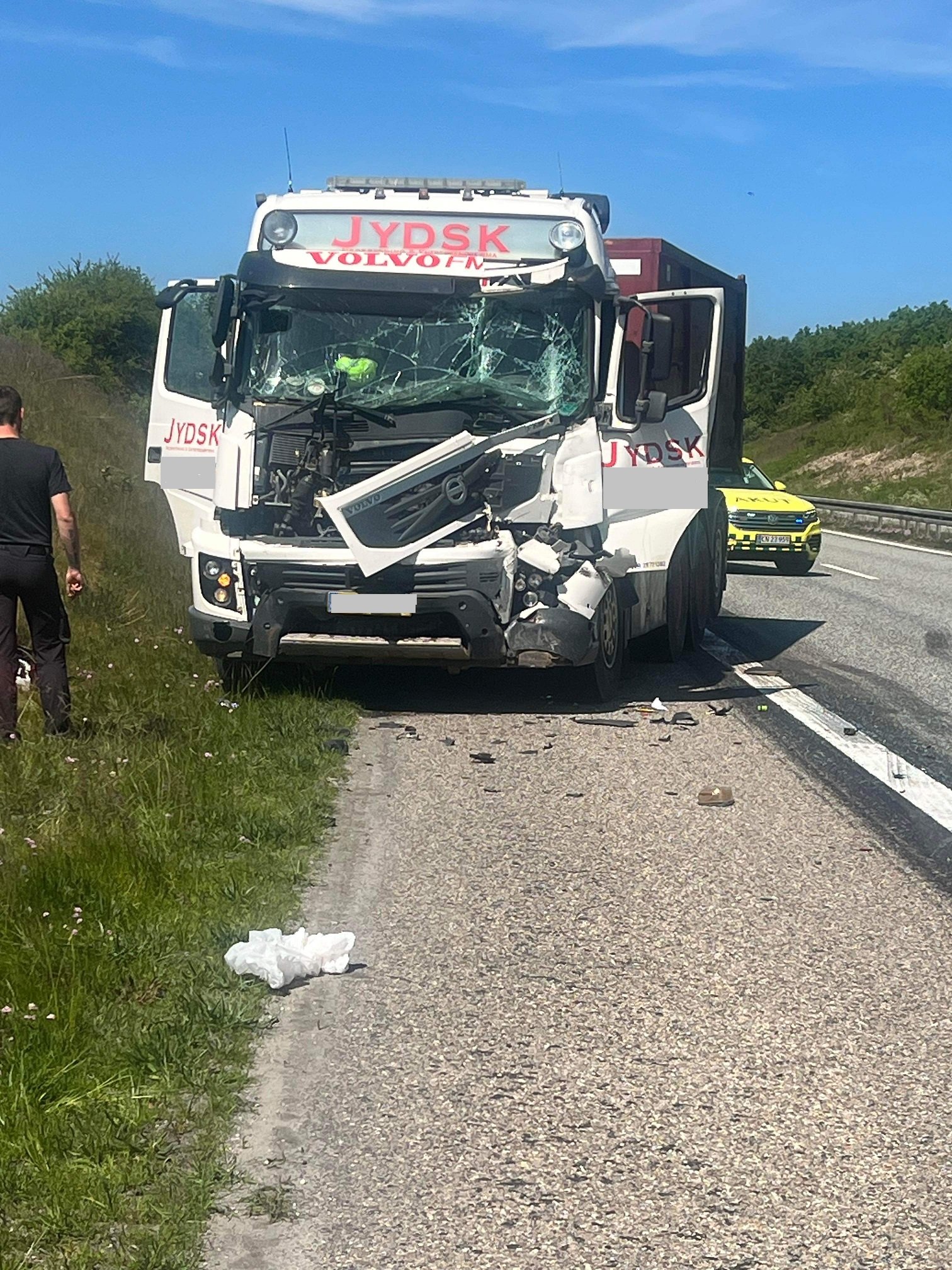 Lastbiler stødte sammen på motorvej