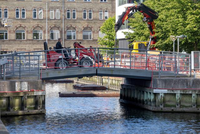 Det er henover C.W. Obels Kanal, der bliver bygget tre nye broer i morgen, fredag.