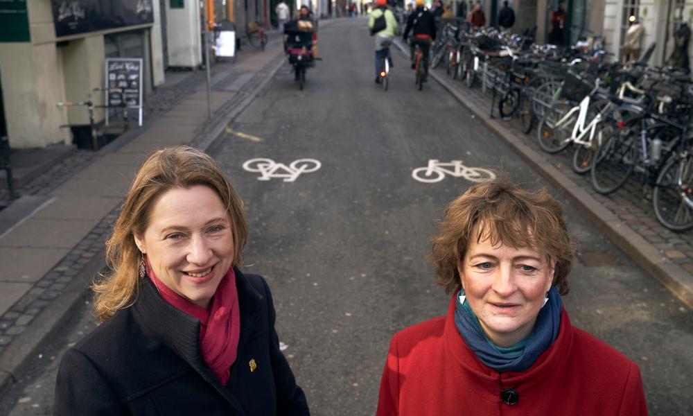 Overborgmester Sophie Hæstorp Andersen (tv.) fra Socialdemokratiet og teknik- og miljøborgmester Line Barfod (th.) fra Enhedslisten. Overborgmester Sophie Hæstorp Andersen (tv.) fra Socialdemokratiet og teknik- og miljøborgmester Line Barfod (th.) fra Enhedslisten.