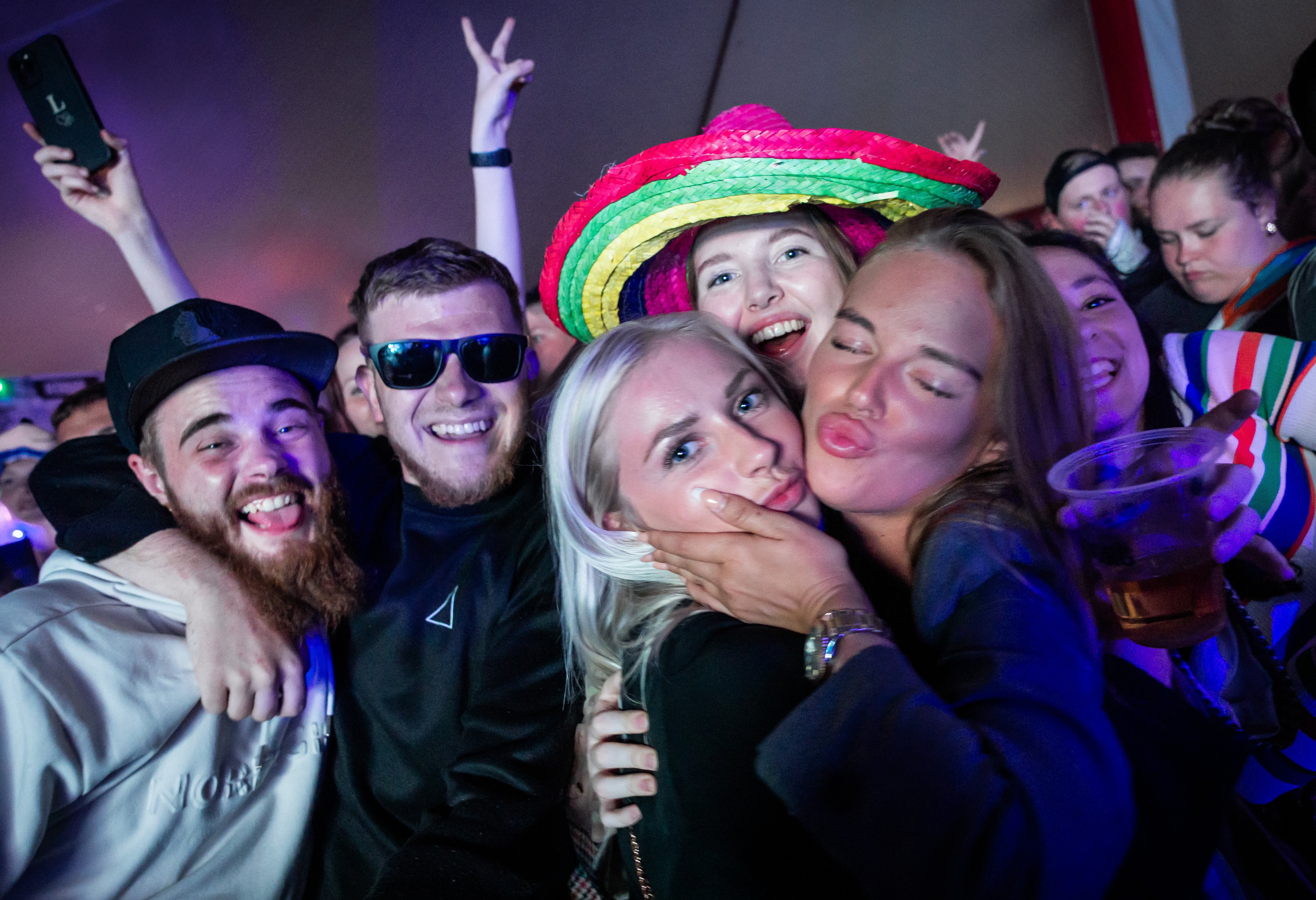 Se billederne: Hjallerup Marked blev skudt i gang med et brag