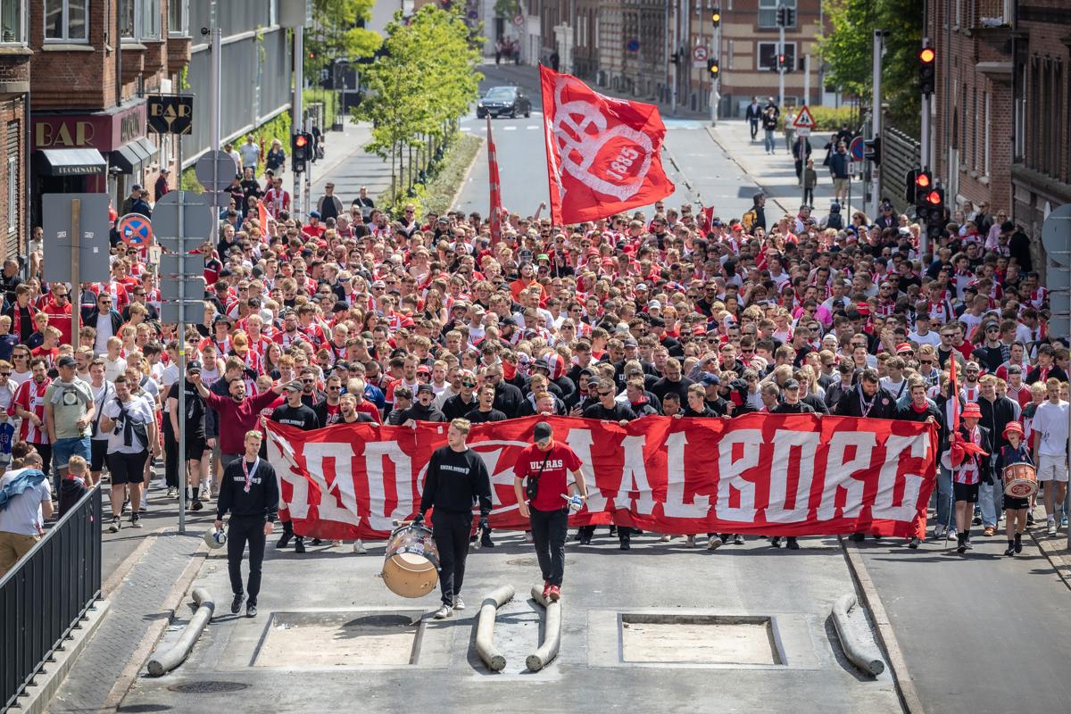AaB-fans er klar til at farve Østerbro rød og hvid | Nordjyske.dk