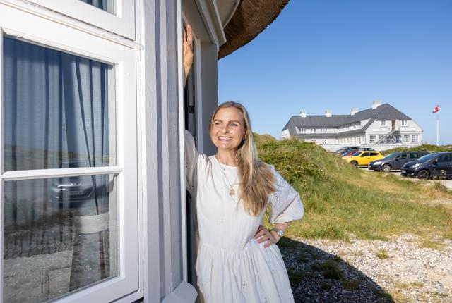 Louise Toft-Hansen åbner pop-up sommerbutik med alt fra keramik til badekåber i det gamle ishus ved Svinkløv Badehotel.  Svinkløv.