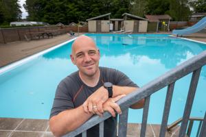 Nu åbner pool - men lejrchef advarer om livsfarlig praksis
