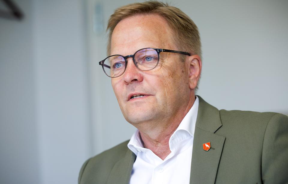 Borgmester Hans Ejner Bertelsen (V) og resten af kommunalbestyrelsen på Mors er enige om budget, der skal spænde livremmen ind i ø-kommunen. <i>Foto: Bo Lehm</i>