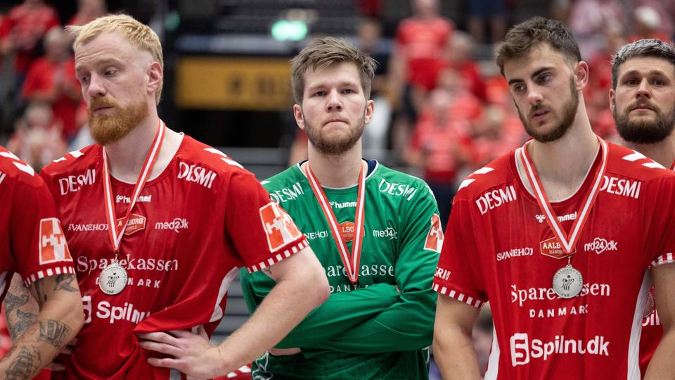 Se flere billeder fra medaljeoverrækkelse og skuffelsen hos spillerne fra Aalborg Håndbold