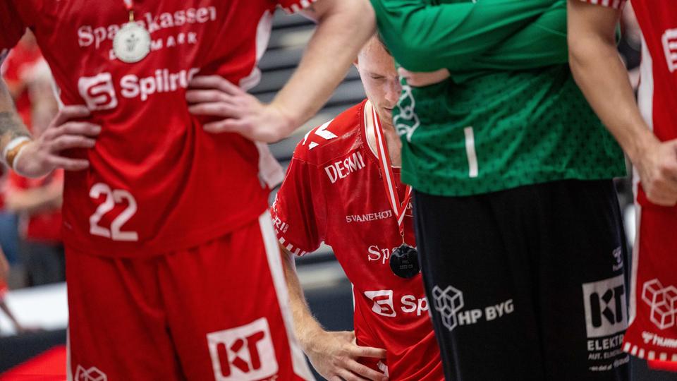 Se flere billeder fra medaljeoverrækkelse og skuffelsen hos spillerne fra Aalborg Håndbold
