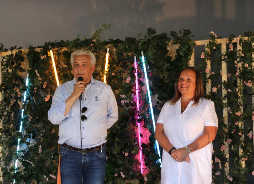 Muhittin Tayli, vd Matvärlden, tillsamman med Yvonne Arentoft, centrumchef på Kungens Kurva Shoppingcenter. Muhittin Tayli, vd Matvärlden, tillsamman med Yvonne Arentoft, centrumchef på Kungens Kurva Shoppingcenter.