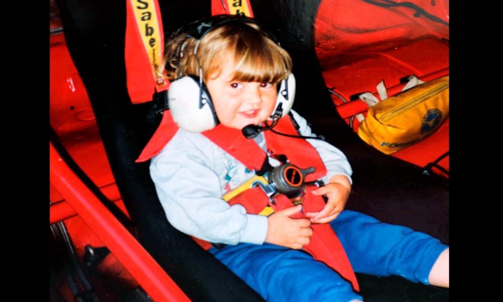 Redan som liten fick Jonna följa med ut på rallybanan. Redan som liten fick Jonna följa med ut på rallybanan.
