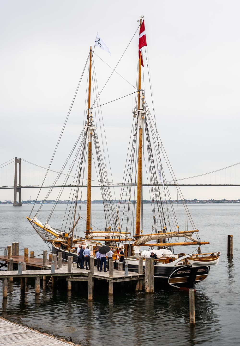 Skonnerten 'Fionia af Middelfart' er netop overtaget af rederiet 'UTSC i Middelfart. Skonnerten 'Fionia af Middelfart' er netop overtaget af rederiet 'UTSC i Middelfart.