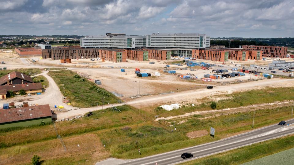 Byggeriet af Nyt Aalborg Universitetshospital har overskredet alle budgetter.  <i>Foto: Lars Pauli</i>