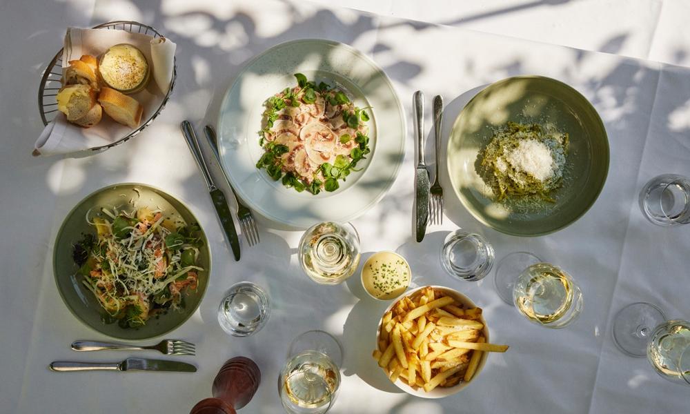 Saefood och sallader är i fokus på Grand Soleil. Saefood och sallader är i fokus på Grand Soleil.