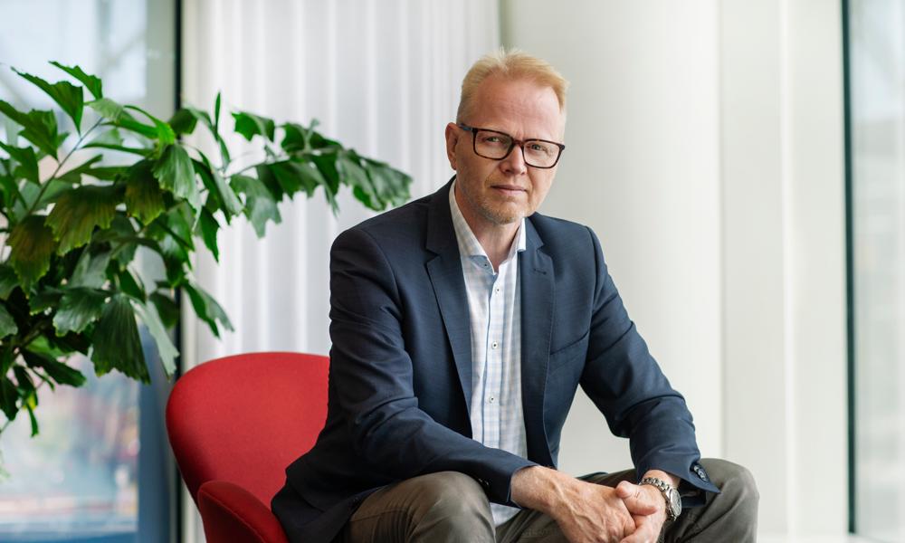 Anders Stouge stoppede som branchedirektør i DI Byggeri ved udgangen af august 2024. Nu er hans afløser fundet Anders Stouge stoppede som branchedirektør i DI Byggeri ved udgangen af august 2024. Nu er hans afløser fundet