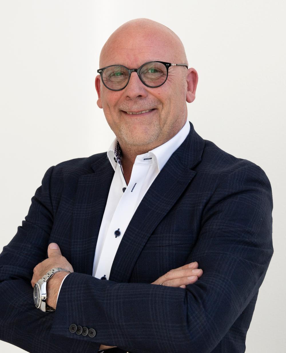 - Jeg mener, at den nye lov bærer præg af, at man stadig tager alt for meget udgangspunkt i brevene, siger Kenneth Steinmetz, ad,. direktør i Renz A/S. - Jeg mener, at den nye lov bærer præg af, at man stadig tager alt for meget udgangspunkt i brevene, siger Kenneth Steinmetz, ad,. direktør i Renz A/S.