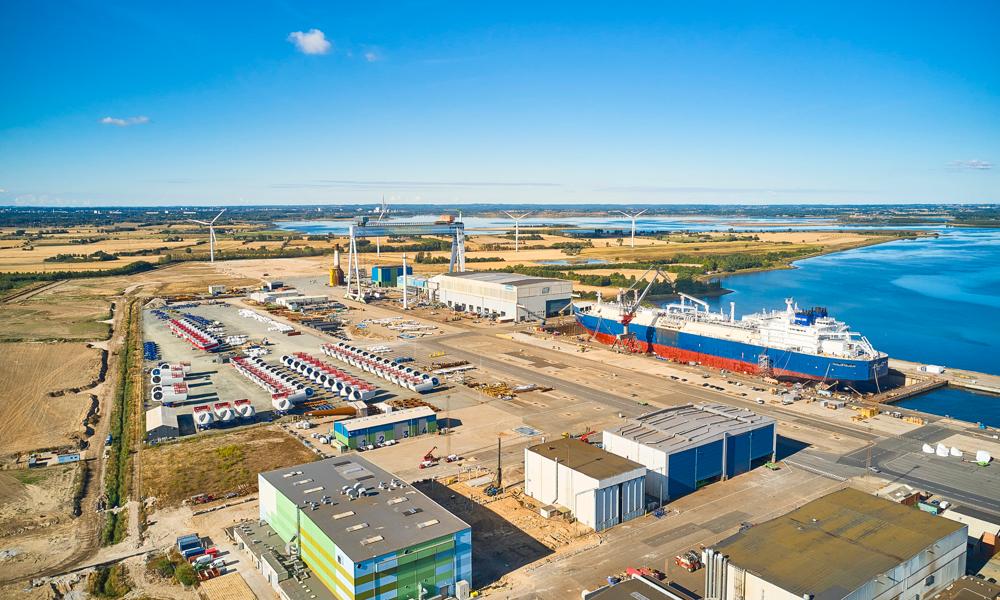 Odense Havn er en af Danmarks største vindmøllehavne. Odense Havn er en af Danmarks største vindmøllehavne.
