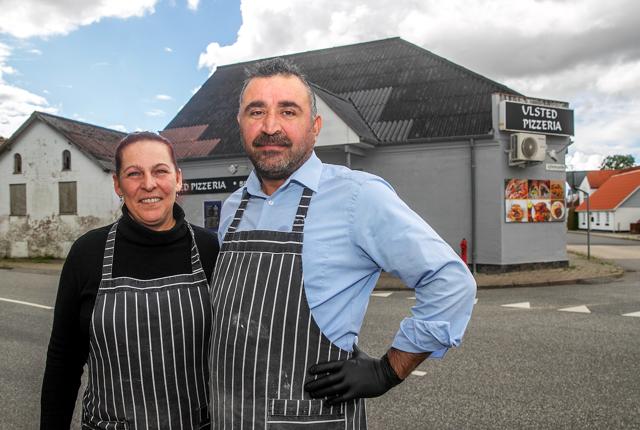 Audra og Comert Akin har slået dørene op til Ulsted Pizzeria.