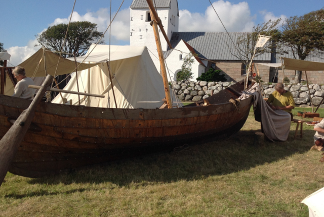 Få et indblik i vikingernes dagligdag, når der afholdes vikingehåndværkertræf.