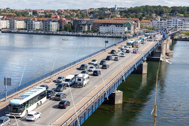 Der er arbejde i gang på Limfjordsbroen, men et større arbejde er også efter ønske fra vejdirektoratet flyttet til 2024.  Aalborg 28. Juli 2023