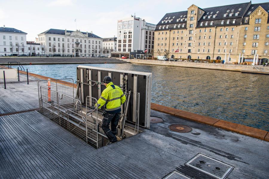 Under Ofelia Plads ligger et af Hofors havvandskamre. Under Ofelia Plads ligger et af Hofors havvandskamre.