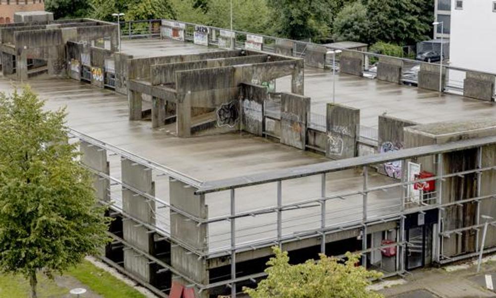 P-huset ved Aalborg Kongres og Kultur Center, AKKC. Der er næsten kun skelettet tilbage. P-huset ved Aalborg Kongres og Kultur Center, AKKC. Der er næsten kun skelettet tilbage.
