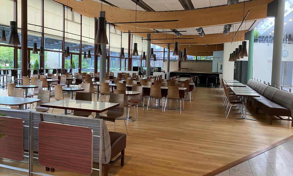 Restaurangen i Solna Access som den sett ut under Compass Group drift. I stället ska Eatery flytta in i kontorsfastighetens entréplan med sitt koncept. 