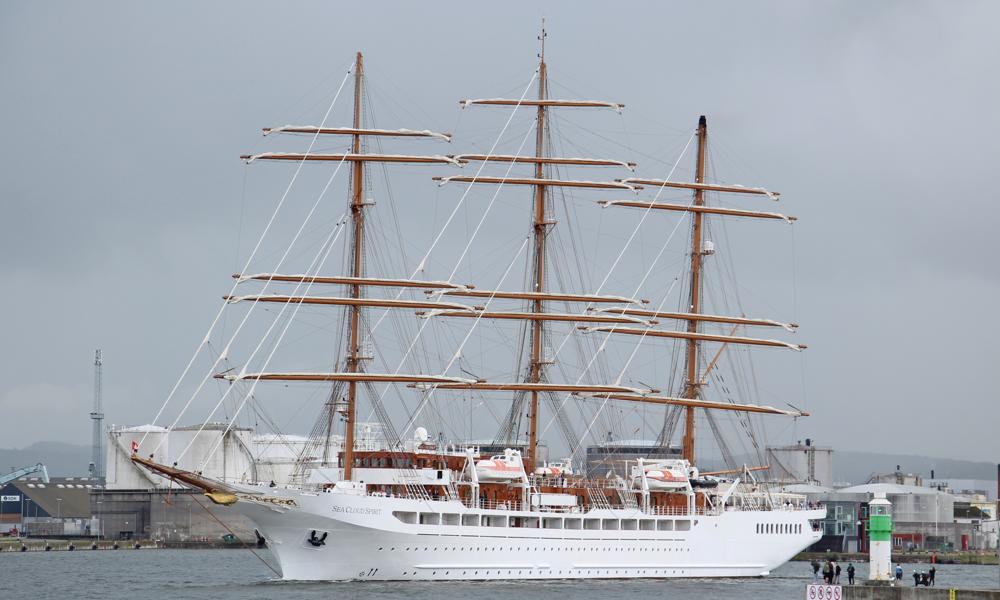 Sea Cloud Spirit er en tre mastet fuldrigger bygget hos Factoria Naval de Marin i Spanien i 2020 og er på 4228 Brt. Det er ejet af Sea Cloud Cruises, Hamburg og kan medtage 136 passagerer.