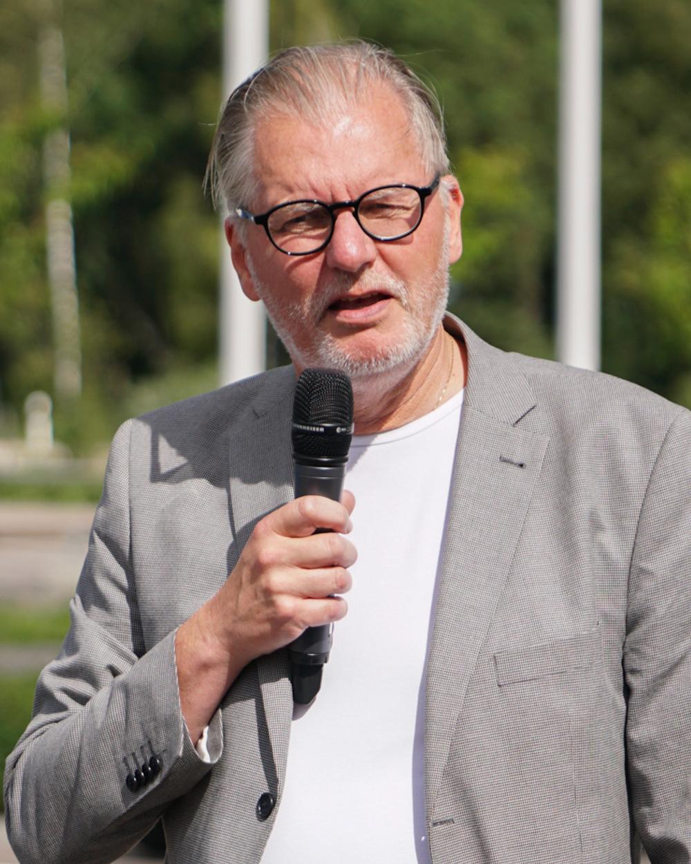 Peter Ekström, etableringschef på City Gross, talade i Erikslund. Peter Ekström, etableringschef på City Gross, talade i Erikslund.