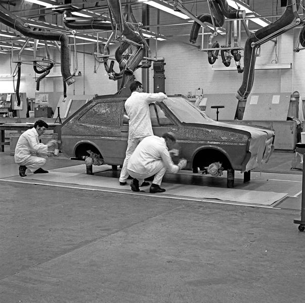 Ford Fiesta, projektnamn Bobcat, mejslas fram i lera. Ford Fiesta, projektnamn Bobcat, mejslas fram i lera.