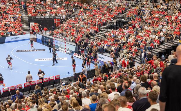 Efter tribuneudvidelsen i Sparekassen Danmark Arena er der nu plads til 5500 tilskuere på aalborgensernes hjemmebane. <i>Foto: Bente Poder</i>