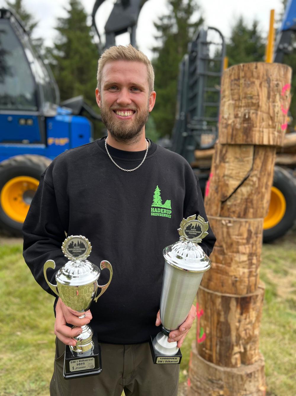 Jakob Møllenberg vandt konkurrencen ”DM i udkørsel af træ” for andet år i træk.