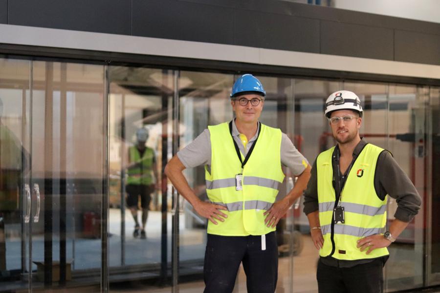 Niklas Tolstoy, butikschef Bromma Blocks och Joel Nilsson, platschef på byggföretaget RO-gruppen, som arbetar med den nya butiken. Niklas Tolstoy, butikschef Bromma Blocks och Joel Nilsson, platschef på byggföretaget RO-gruppen, som arbetar med den nya butiken.