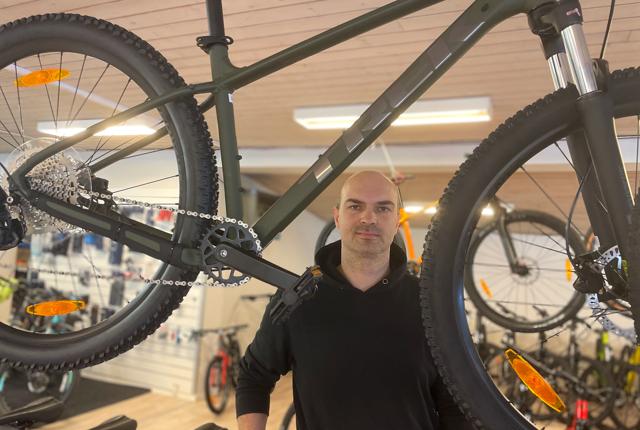 Michael Krogh er ny butikschef hos Vesthimmerlands Cykelcenter i Aars.