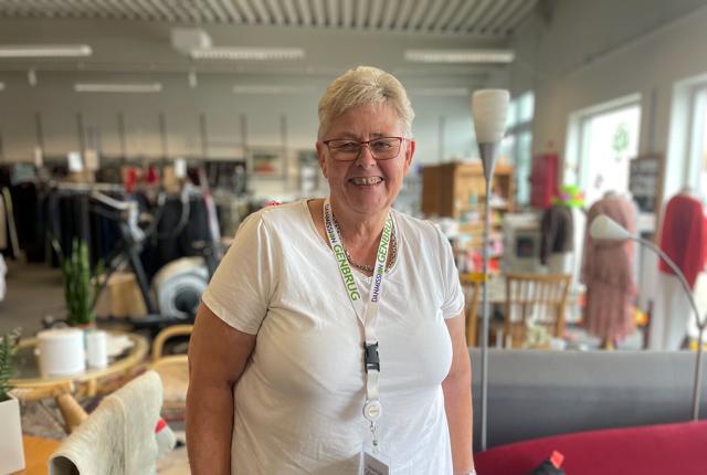 Anette Jensen, daglig leder af Danmissions genbrugsbutik i Aars.