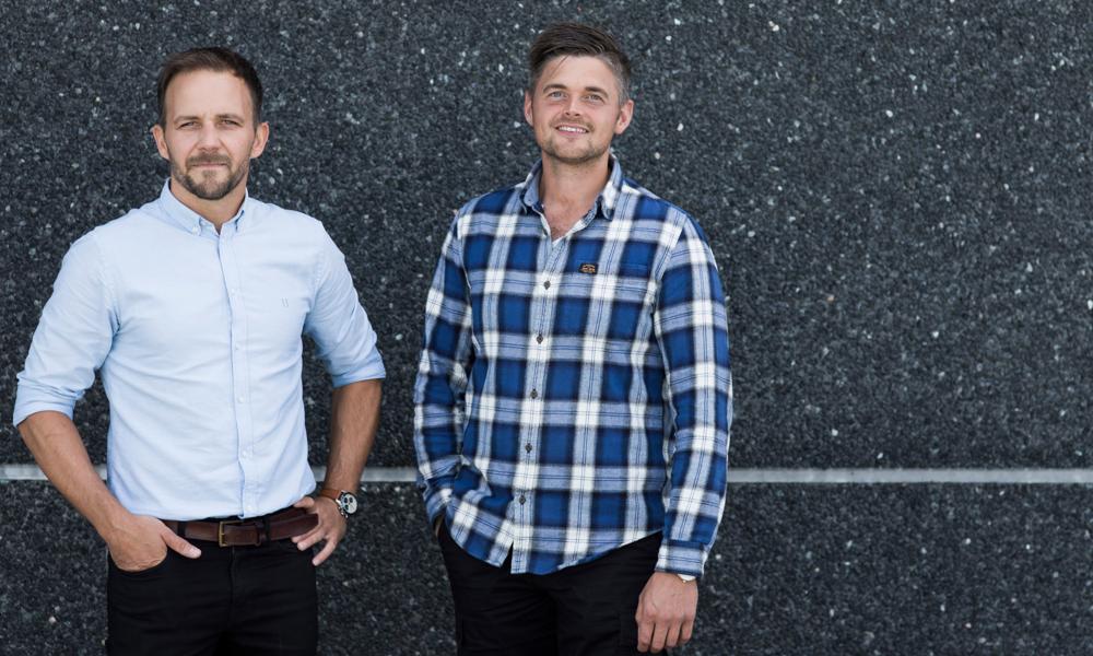Tobias Melander (tv.) blev præsenteret som ny afdelingschef i Trigon i august 2023 af daværende adm. direktør Mikkel Westergaard (th). Nu rykker Tobias Melander helt til tops. Tobias Melander (tv.) blev præsenteret som ny afdelingschef i Trigon i august 2023 af daværende adm. direktør Mikkel Westergaard (th). Nu rykker Tobias Melander helt til tops.