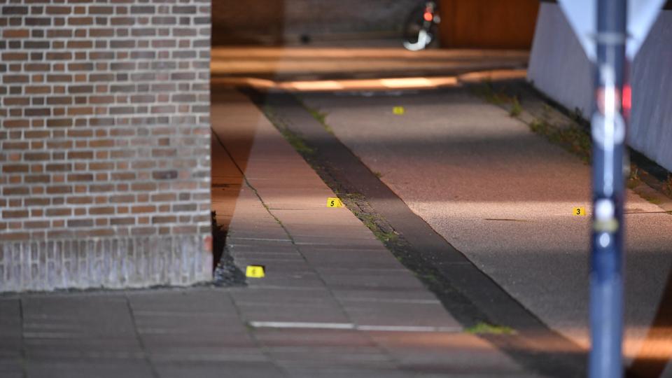 Politi har anholdt to mænd på 17 og 22 år efter skyderi i Aalborg fredag 25. august 2023. <i>Foto: Jan Pedersen</i>