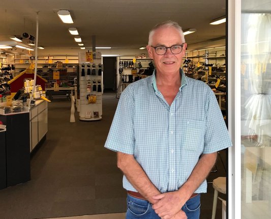 Torsdag 31. august blev sidste rigtige arbejdsdag for Ole Thomsen i Sko&Sko. Han lukker butikken og går på pension.
