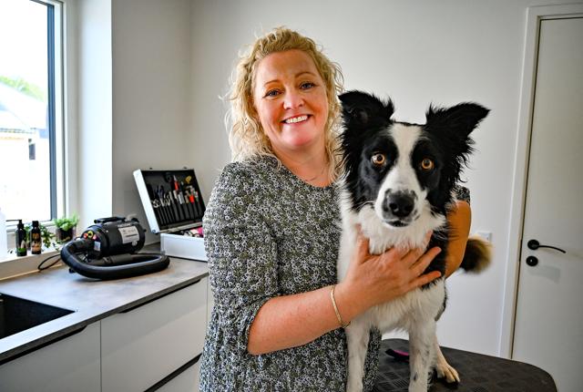 Louise Møller kan nu tilbyde hunde at komme i en rigtig frisørsalon : Paradiset i Østerild.