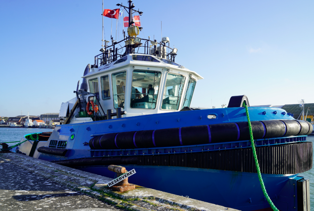 Den nye slæbebåd Sibba kom mandag i havn i Hirtshals 