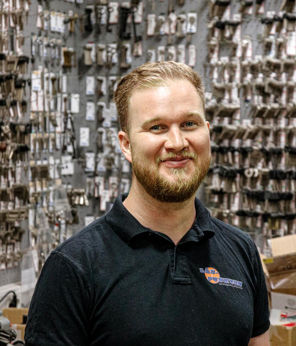 Felix Deiber äger och driver Billåsspecialisten. Felix Deiber äger och driver Billåsspecialisten.