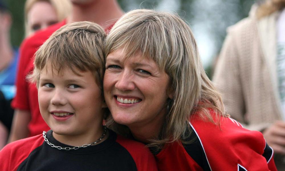 Susann Hansen med sonen Kevin vid en tävling i Nederländerna 2007. Susann Hansen med sonen Kevin vid en tävling i Nederländerna 2007.