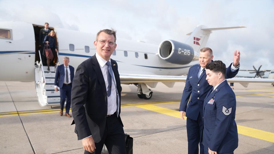 Forsvarsminister Troels Lund Poulsen (V) ankommer til møde på Ramstein-basen i Tyskland tirsdag den 19. september 2023. <i>Ida Marie Odgaard/Ritzau Scanpix</i>
