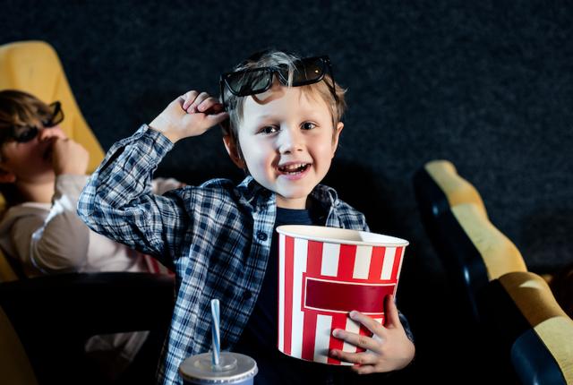 Send dit barn afsted til en hyggelig formiddag i børnehøjde. DEnne gang med film, popcorn og leg.