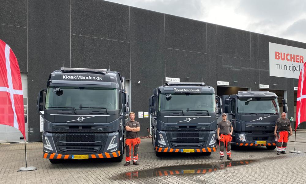 Chaufførerne Oliver, Kasper og Hans foran de nye Volvo til Kloakmanden. Chaufførerne Oliver, Kasper og Hans foran de nye Volvo til Kloakmanden.