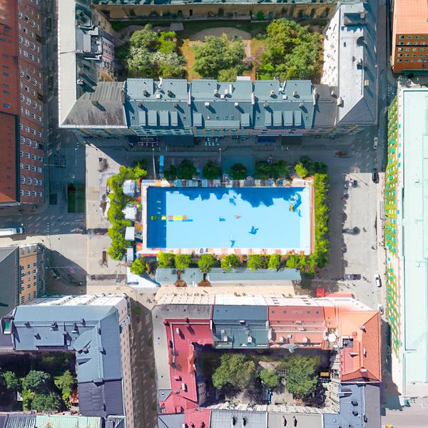 C.F. Møller bruger kunstig intelligens i Malmø. Her er det et forslag til et hotel med en meget stor pool - på det torv, der i dag er fyldt med biler. C.F. Møller bruger kunstig intelligens i Malmø. Her er det et forslag til et hotel med en meget stor pool - på det torv, der i dag er fyldt med biler.